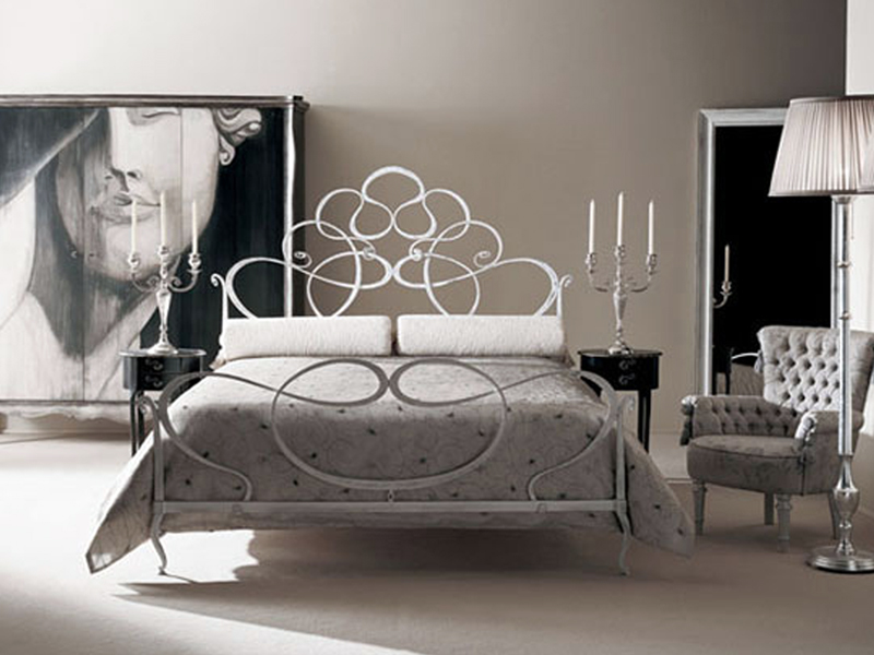 Giường hoa văn inox